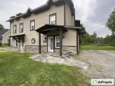 AUBAINE!!! Pour amateur de canot, paddle board, kayak!!! Superbe grande propriété de 5 chambres, plu...