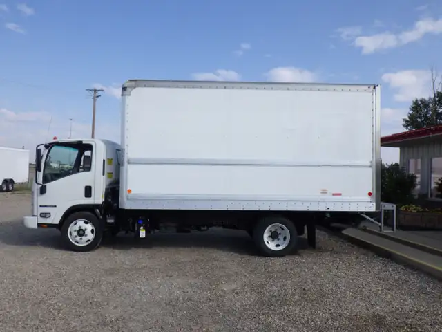 2018 Isuzu NQR With 16 Ft Dry Van #0826A in Heavy Trucks in Red Deer - Image 7