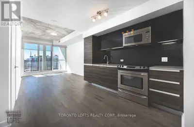 ** Taylor Lofts ** Bright South Facing 2 Bdrm + 2 Bath + Balcony + Pkg + Locker In Sought After Bout...
