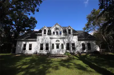 R39//Dufferin/OPEN HOUSE Sat. June 13,1-3pm! 9.19 Acre Estate,Walking Distance to Carman! Meticulous...