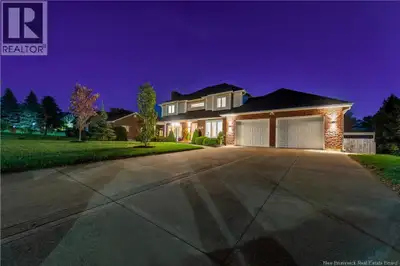 424 Shediac Road A Home Straight Out of a Magazine This beautifully renovated 3+1 bedroom, 3.5-bath...