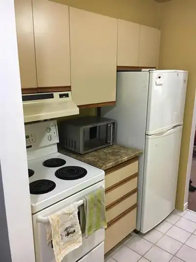 Welcome to this inviting Lower Level 2 Bedroom, 1 Bathroom Apartment in a secure building. Enjoy the...