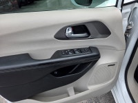"• Power_Steering • Power_Brakes • Power_Windows • Power_Seat • Power_Mirrors • Power_Locks • Power_... (image 9)