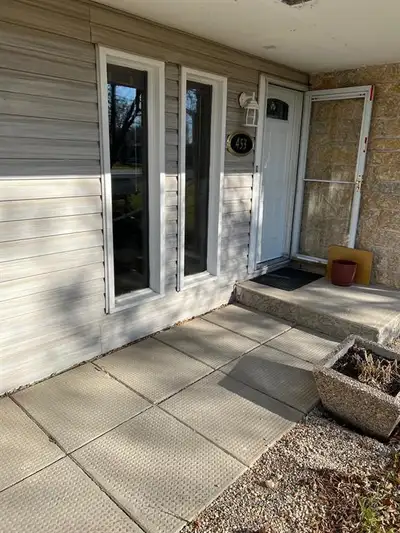 3J//Winnipeg/Showing Start now - This property is ideal for a rental or for a Builder/Developer to b...