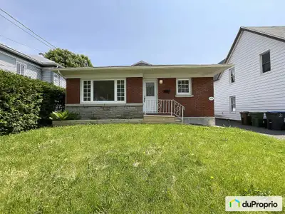 Charmante Propriété de Plain-Pied avec Solarium. Cette résidence située dans le secteur prisé d'Iber...