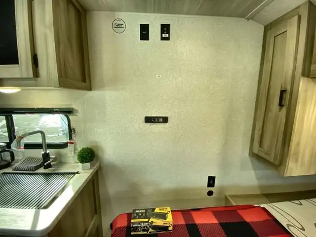 2025 EAST TO WEST Della Terra 250QB in Travel Trailers & Campers in Bedford - Image 32