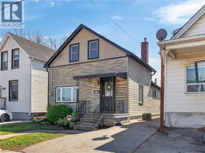 Well maintained detached 1.5 storey home in Hamilton's popular Crown Point neighbourhood. This 3 bed...