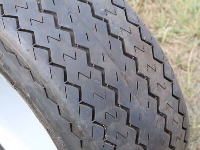 Swathmaster/Rake-Up 4-Bolt Tire & Rim (16.5x6.5-8 Carlisle) in Other in Saskatoon - Image 2