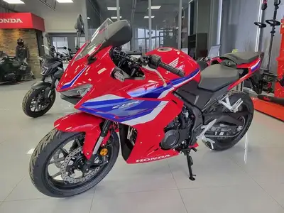 $500 SAVINGS!!! The Honda CBR500R strikes a truly unique balance between performance and fun. Its pa...