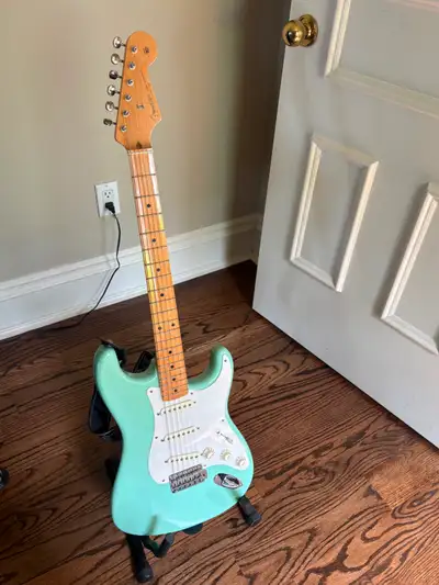 NO TRADES iconic model and series, this Fender Stratocaster American Vintage ‘57 has the super smoot...