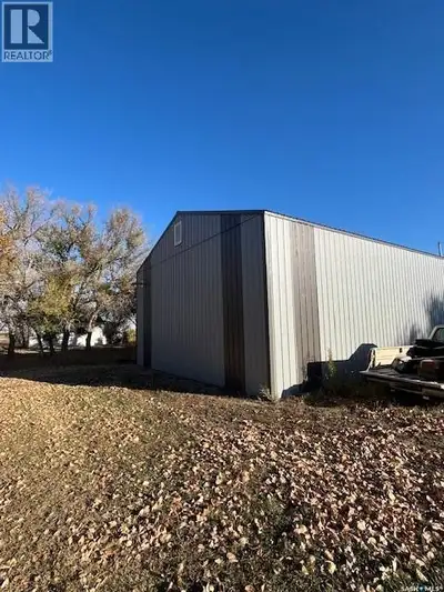 3 year old workshop located on double lot in Wiseton SK. 30 x 40 building full finished with white s...