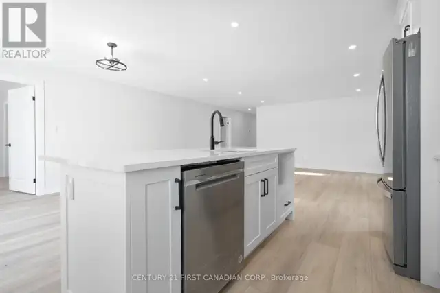 29 SHELDABREN STREET North Middlesex (Ailsa Craig), Ontario in Houses for Sale in Grand Bend - Image 16
