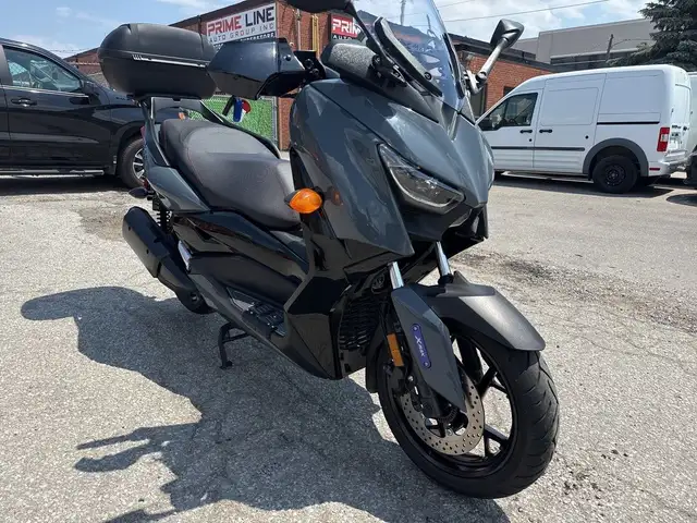 2022 Yamaha XMAX ~ YAMAHA XMAX ~ 300CC ~ COOL SCOOT ~ LOW KMS ~ in Street, Cruisers & Choppers in City of Toronto - Image 5
