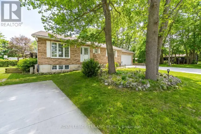 10234 JULIE AVENUE Lambton Shores (Grand Bend), Ontario in Houses for Sale in Grand Bend - Image 11