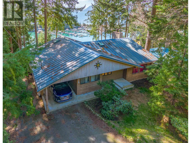 2779 SCHOONER WAY Pender Island, British Columbia in Houses for Sale in Victoria - Image 2