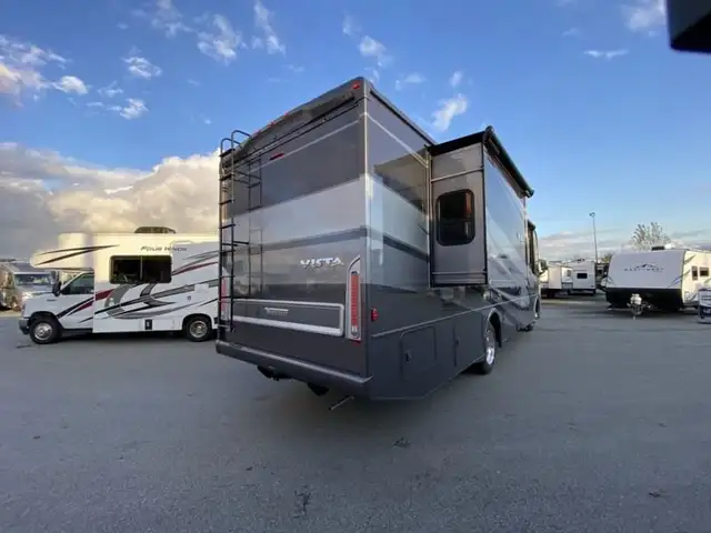 2025 Winnebago Vista 33K in RVs & Motorhomes in Abbotsford - Image 10