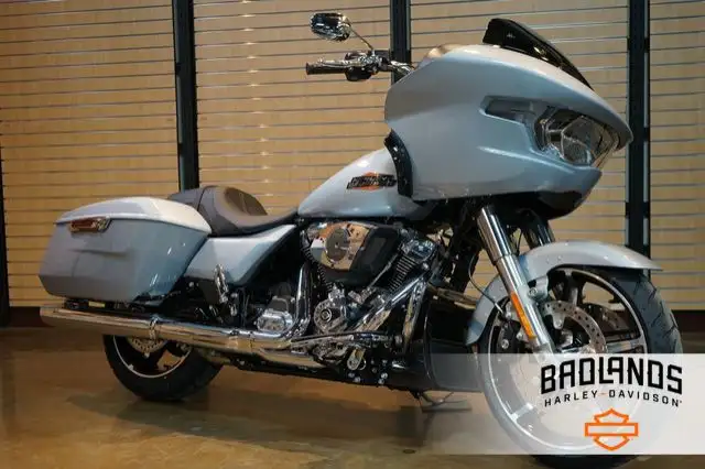 2025 Harley-Davidson FLTRX - Road Glide in Sport Touring in Lethbridge - Image 2