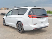 Come see this 2024 Chrysler Pacifica Touring-L before someone takes it home! *You Can't Beat the Pri... (image 2)