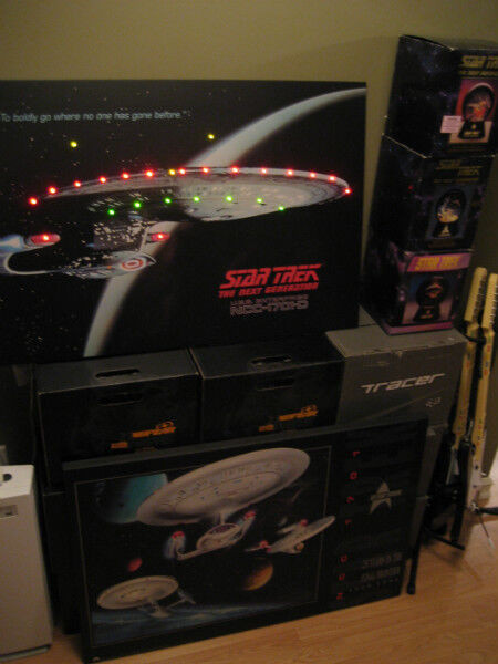 RARE STAR TREK LED Wall Hanging. Enterprise NCC-1701-D in Arts & Collectibles in Brantford - Image 2