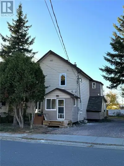 Fully Renovated 6-Bedroom Home! Welcome to 357 Leslie Street, a beautifully updated 6-bedroom, 2-bat...