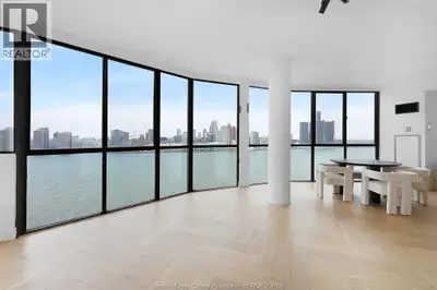 Welcome to 1701- 515 Riverside Drive W, the pinnacle of luxury living—this fully remodeled penthouse...