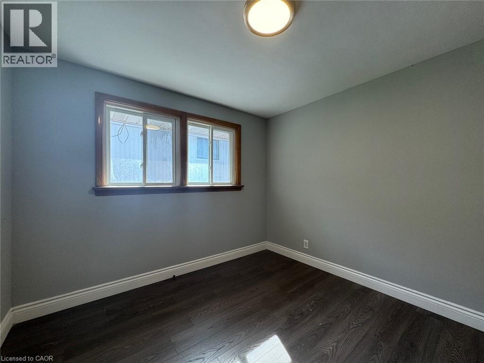 192 ALLEN Street E Unit# 3 Waterloo, Ontario 3