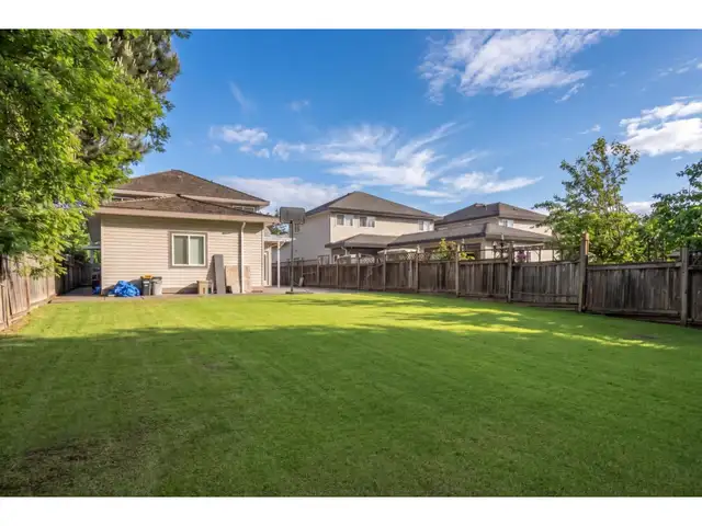 11632 82 AVENUE Delta, British Columbia in Houses for Sale in Richmond - Image 9