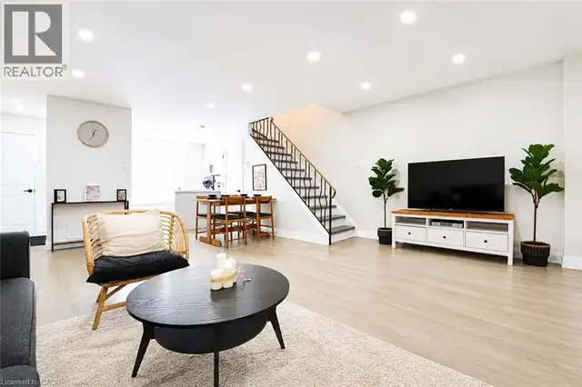 136 JANSEN Avenue Kitchener, Ontario in Long Term Rentals in Kitchener / Waterloo - Image 14