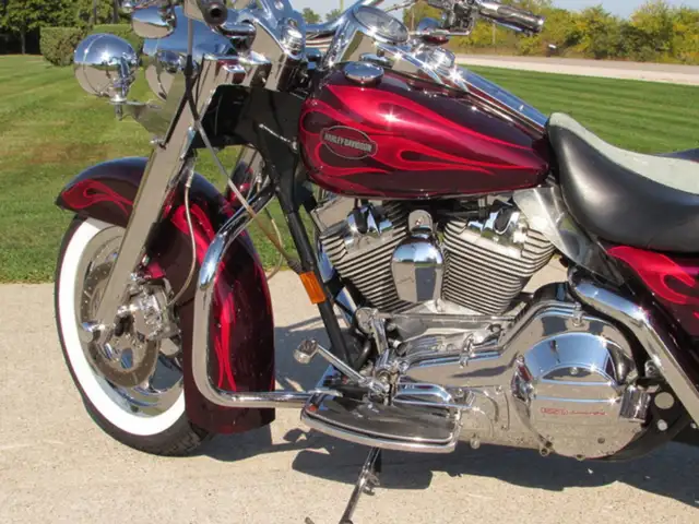 2002 Harley-Davidson FLHRSE - CVO Road King in Sport Touring in Leamington - Image 21