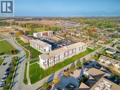 IMMEDIATE OCCUPANCY, A beautiful Newer Condo, Welcome to ""the Crossings at Heritage"" in the beauti...