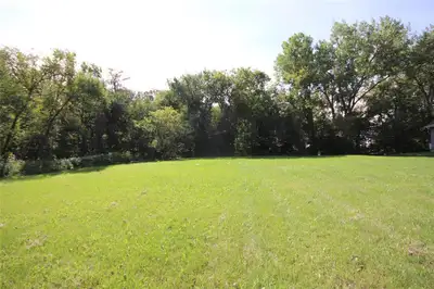 R39//Dufferin/Excellent .46 Acre Building Lot with 140' Frontage within walking distance to Carman!...