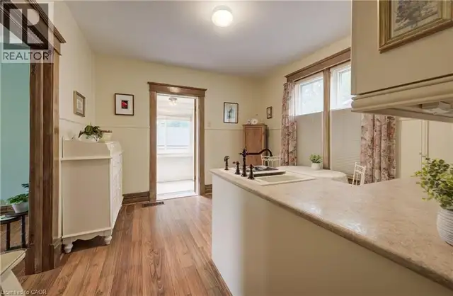 46 ELLEN Street W Kitchener, Ontario in Houses for Sale in Kitchener / Waterloo - Image 10