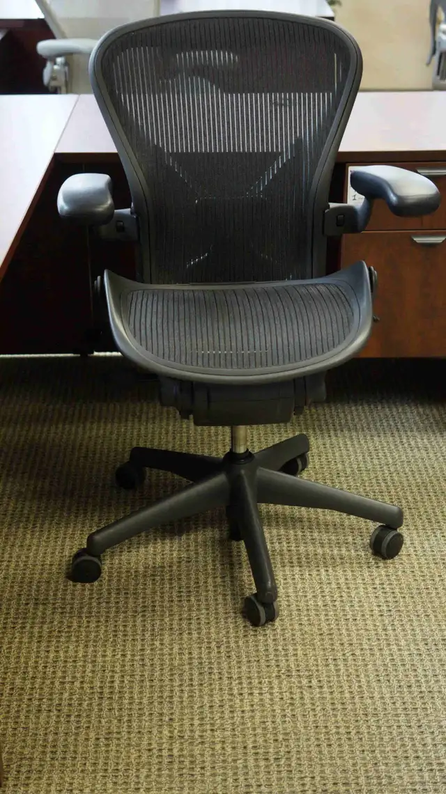 Herman Miller Aeron  $600 in Chairs & Recliners in Mississauga / Peel Region - Image 2