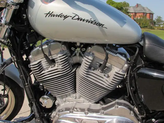 2014 Harley-Davidson XL883L Sportster SuperLow 1 Owner, ONLY 14, in Sport Touring in Leamington - Image 23