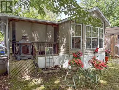 Cozy 1-Bedroom 1-Bath 2009 Breckenbridge Park Model Trailer at 36 Beacon Ln in Lighthouse Cove and l...