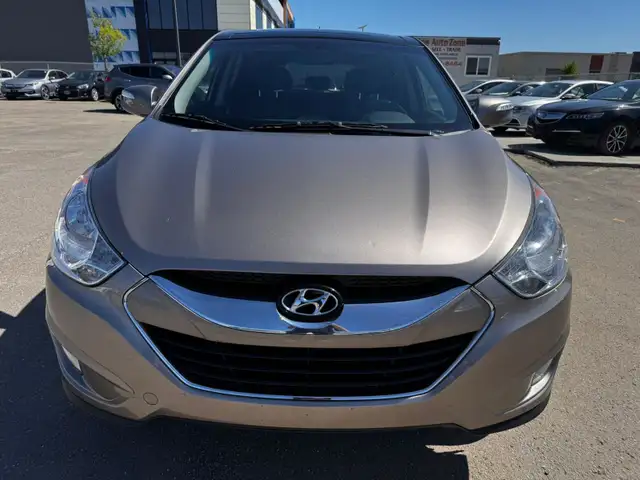 2012 Hyundai Tucson Limited AWD :: Automatic Transmission in Cars & Trucks in Calgary - Image 3