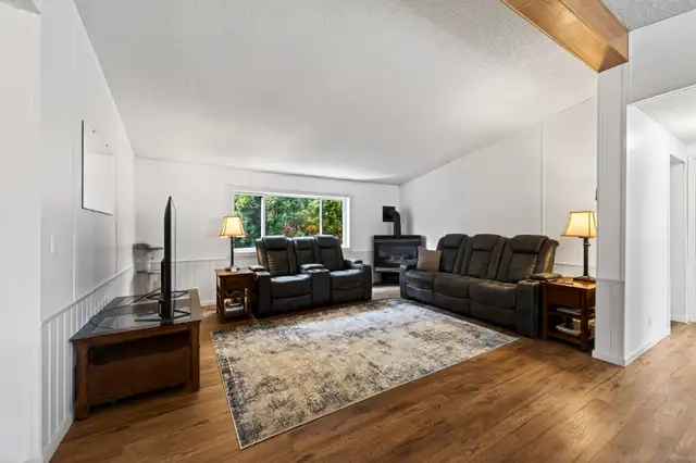 Family Home in Savona - With Detached Shop! in Houses for Sale in Kamloops - Image 4