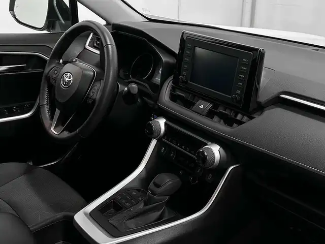 2022 Toyota RAV4 XLE AWD - TOIT OUVRANT - VOLANT CHAUFFANT - MAG in Cars & Trucks in Québec City - Image 30