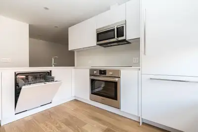 renovated two bedroom, eglinton and mount pleasant - ID 255