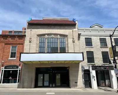 1 bed unit w. balcony, Crown Condos - 219-223 Princess St
