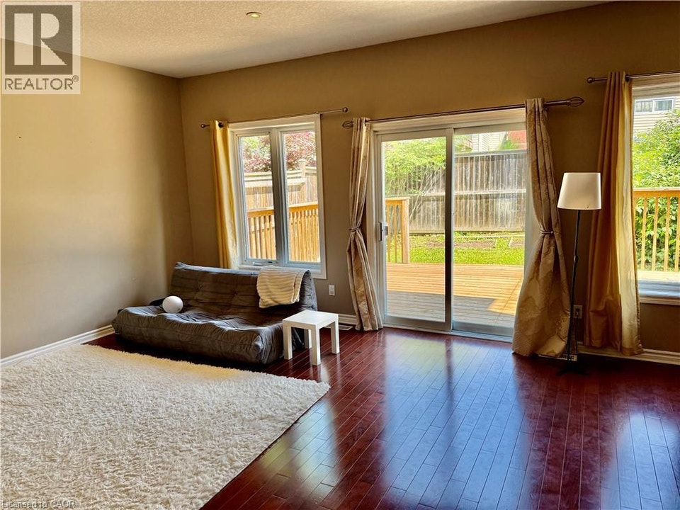596 VIOLET Street Waterloo, Ontario 3