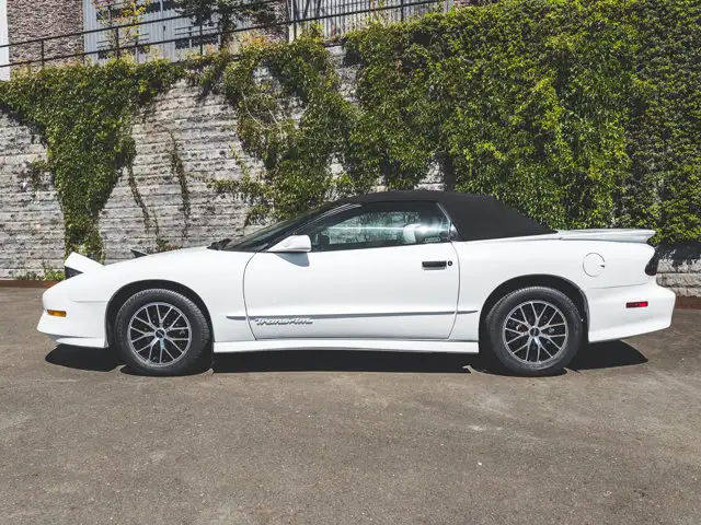 1995 Pontiac Firebird Trans Am | One Owner | Island car in Cars & Trucks in Cowichan Valley / Duncan - Image 3