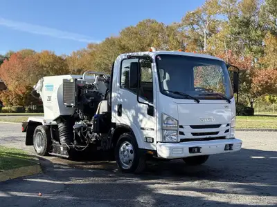 Abenante Motor Group (SK) 2016 Isuzu NPR-HD Tymco 210 Air Sweeper Hydraulic Brakes Broom Brush Hoppe...