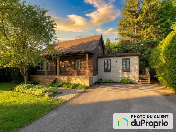 $885,000 - Square Foot - 2 Storey for sale in Boucherville — photo 1