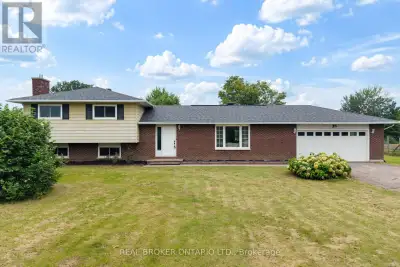 Welcome to 672 Kitley Line 3, an extensively updated home set on a 1.2 acre lot just minutes from Sm...