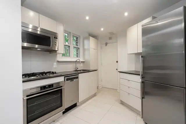 Renovated two bedroom, Yonge and Lawrence - ID 1143
