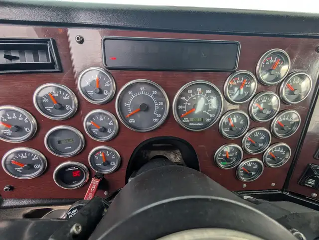 2015 WESTERN STAR 4900 in Heavy Trucks in Edmonton - Image 38