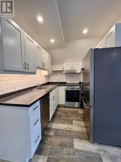 Updated one bedroom apartment downtown Lindsay. Located on the second floor, the apartment features...