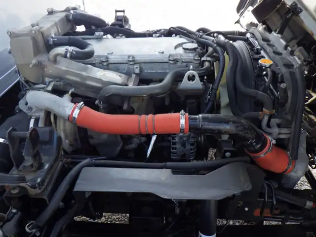2018 Isuzu NQR With 16 Ft Dry Van #0826A in Heavy Trucks in Red Deer - Image 25