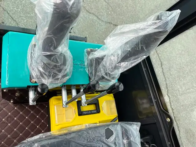 2024 agt Industrial Green QH13R Mini Excavator 420CC Gas Engine  in Heavy Equipment in Richmond - Image 39